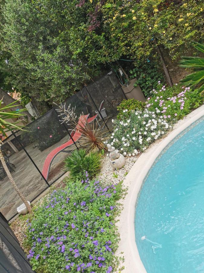 Appartement En Sous Sol De Villa Avec Acces Jardin Et Piscine Marseille Exterior photo