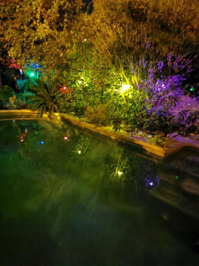 Appartement En Sous Sol De Villa Avec Acces Jardin Et Piscine Marseille Exterior photo