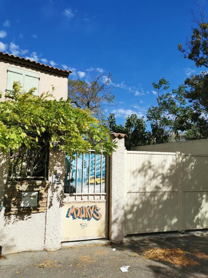 Appartement En Sous Sol De Villa Avec Acces Jardin Et Piscine Marseille Exterior photo