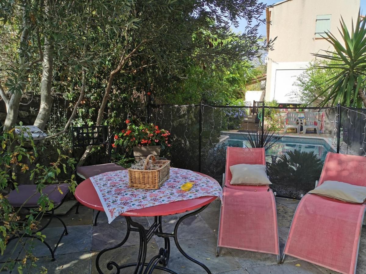 Appartement En Sous Sol De Villa Avec Acces Jardin Et Piscine Marseille Exterior photo