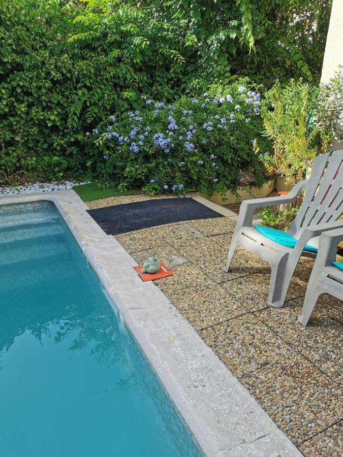 Appartement En Sous Sol De Villa Avec Acces Jardin Et Piscine Marseille Exterior photo